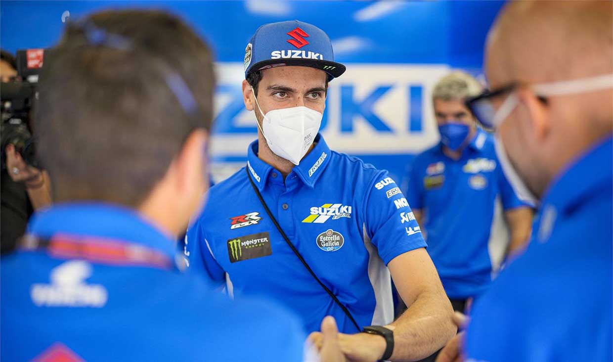 Gara-gara HP, Alex Rins Tabrak Mobil